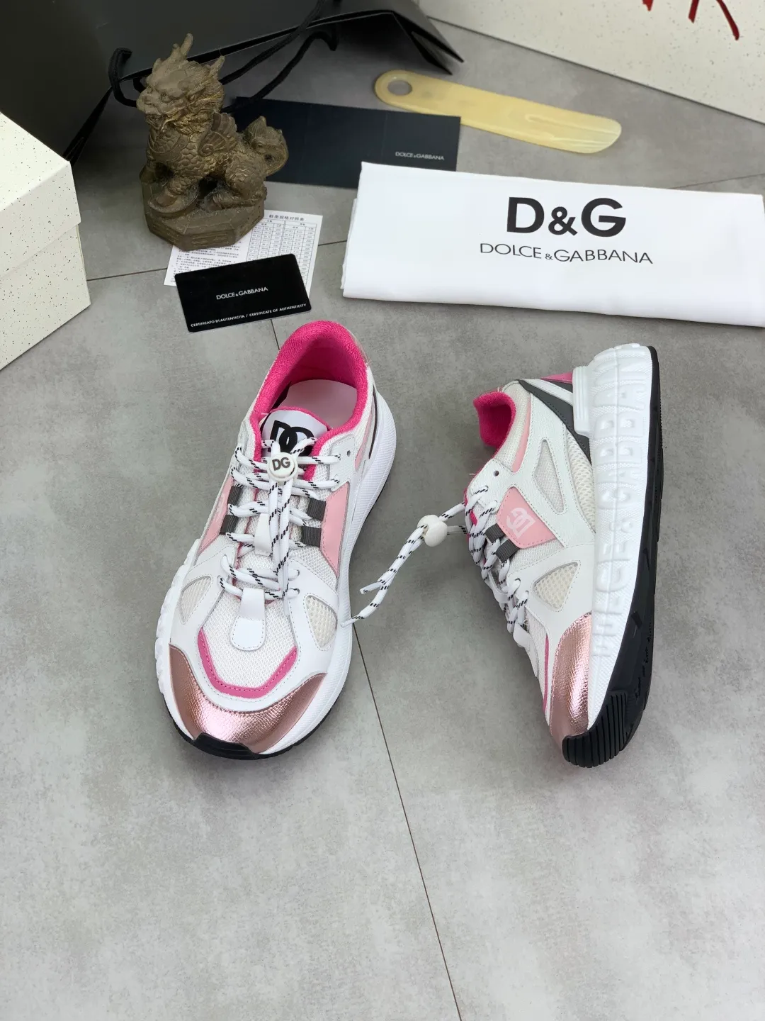 Men's men's shoes 💰P580💰[New model] Couple 🧑‍🤝‍🧑 style Top original order quality Synchronized with "DOLCE&GABBANA [Dolce & Gabbana] ~ High quality." Effect Low-top casual DG men's shoes, loved by many celebrities, using high-end imported top-layer calfskin splicing design + cowhide feet, simple and elegant, perfectly interpreting the latest inspiration of shoes, integrating classics and fashion. Luxurious dreams, dominating fashion Suitable for drivers, light and comfortable to drive, light and breathable for outdoor travel, high-end quality, trustworthy, 6️⃣colors🉑️ to choose from! Code number: 35-46